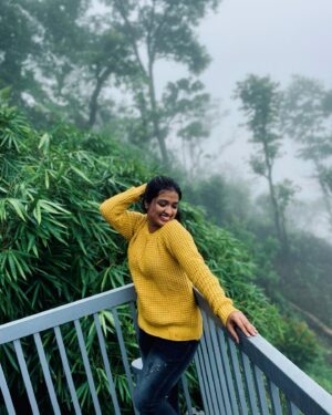 Mersheena Neenu Instagram - Misty💛 

@ragamayamunnar 
@nichestays