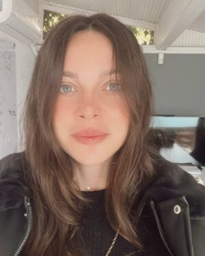 Merve Altınkaya Instagram - fotoğrafta bi saçlarım bi kolyem filtre dahilinde diil geri kalan #barbie