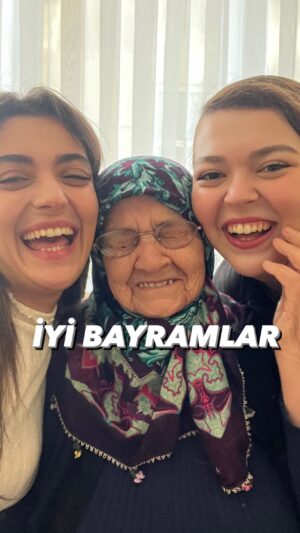 Merve Polat Instagram - Bayramda kimin evi böyle😂Aynı biz dediğine yolla👈🏽
Babanneme yoruma 🧿🧿🧿

#iyibayramlar #ramazanbayramı #bayramdanbizimev
