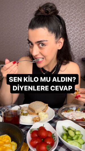 Merve Polat Instagram - SEN BİRAZ KİLO MU ALDIN DİYE DARLAYANA YOLLA😂 KİMSEYE HESAP VERMEYECEĞİZ ✊🏽

#diyet #diyetisyen #diyetlistesi #kilo #kiloverme #kilokontrolü #3günde3kilo #5günde5kilo #zayıflamakistiyorum