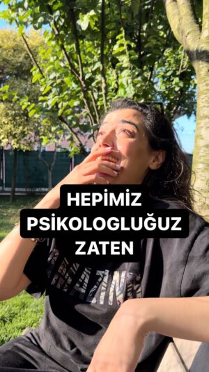 Merve Polat Instagram - ANALI KIZLI DELİRDİK 😂 SEN VİDEOYU KİME GÖNDERECEĞİNİ BİLİYORSUN😂😂✌️DİLEK VE ŞİKAYETLER YORUMA😂😂
#hepimizpsikologluğuz @guldurguldur @bkmonline @alisunal