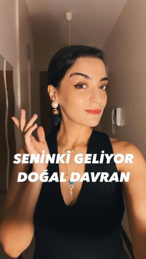 Merve Polat Instagram - SENİNKİ GELİYOR DOĞAL DAVRAN😂 Yeni akım başlatıyoruz💣Evinin Çööreene gönder✈️ 
#kobramurat #kobramurat34 @kobramurat34 
#trending #akım