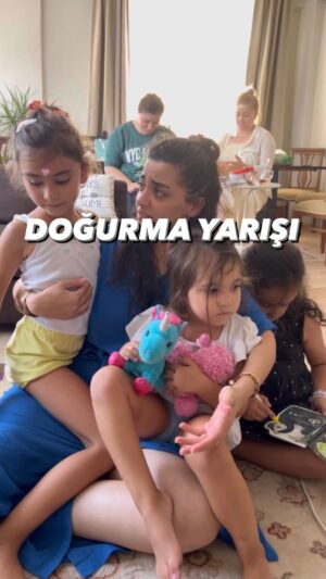 Merve Polat Instagram - YARIŞLA DOĞURAN KARDEŞİNE, ARKADAŞINA, ELTİNE, YENGENE, KUZENİNE YOLLA🫵🏼
BU DOĞURMA YARIŞI NEDİR? dediğini etiketle 😜😜
Teyzelik çekilecek dert değil 
🤰🏽🧑🏼‍🍼🤱🏿👩‍🍼 

#mügeanlı #baby #teyzeyeğen #doğum #bebek #momlife #mom
#family #dad #pregnant #birth #yenidoğan