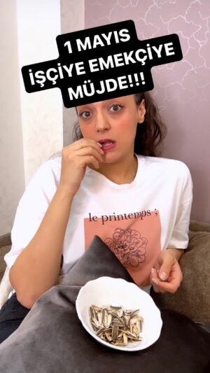 Merve Polat Instagram - İŞÇİ EMEKÇİ KARDEŞİNE GÖNDER 🔨⚒️🔧
1 Mayıs İşçi ve Emekçi Bayramımız Kutlu Olsun…
#1mayısişçibayramı