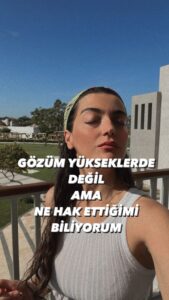 Merve Polat Instagram - GÖZÜM YÜKSEKLERDE DEĞİL AMA NE HAK ETTİĞİMİ BİLİYORUM İŞTE ✈️✈️✈️ Kime istiyorsan ona yolla ki ne hak ettiğini görsünler 💣Gülşahları etiketle 😂 @hanifeteyzem ✈️😘 #tatil #köy #izmir #bodrum #kuşadası
