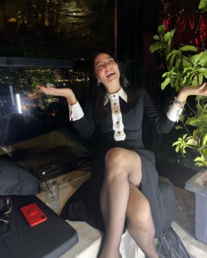 Merve Sevi Instagram - Ben gülmeyi ve güldürebileni seviyorum.