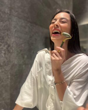 Merve Sevi Instagram - 2023'e en mutlu şekilde geçirmeniz için sizlere birbirinden harika hediyeler hazırladık.🎁

*5 Şanslı takipçimize istediği ürünü hediye ediyoruz. 
*Çekilişe katılıp bu hediyelerden birini kazanabilmeniz için yapmanız gereken tek şey bu fotoğrafın altına en az 2 arkadaşınızı etiketlemek, fotoğrafı beğenmek ve @seaymarket hesabını takip etmek!

Kazanan takipçiler 18 Ocak’ta açıklanacak.!! 🥳🥳