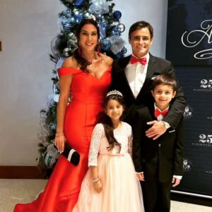 Mey Santamaría Instagram - Feliz navidad mi gente bella!!!💃 Que el más grande de los regalos que nos han dado y la luz de quién celebramos hoy los alcance a todos! 🙏 Gracias Jesús por tanto,tanto y tanto amor 🙌💞 #navidad #navidad2023 #cristo #familia