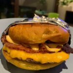 Mey Santamaría Instagram – Cuando te ofrecen cocinar y piden refuerzos a @mrdely.cl 👏🏼👏🏼👏🏼 Exquisitas hamburguesas!!!! Se pasaron 👏🏼👏🏼👏🏼👏🏼 Se nota el entusiasmo en la foto de @philiptimmermann o no? 🙈🤣😂🤣😂🤣😂#elquesabeloqueesbueno
#buendato #cocinaelmaridohoy #ricahamburguesa #amordelbueno