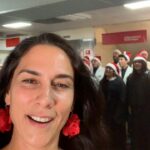 Mey Santamaría Instagram – Ya es una tradición La foto agradeciéndole al #viejopascuero su presencia en el Hospital Luis Calvo Mackenna a pesar del calor! Y también quiero agradecer a mis amigos de #sentidanavidad @fransepulv @quinocasarino Mariana etc, por llevar 23 años haciendo felices a los niños e invitarme a ser parte de este día tan especial hace ya varios años. Mi alma se siente tranquila después de escuchar el #corotabernaculodecristo Gracias a todos los voluntarios y auspiciadores que la hacen posible 🙌🏽💞 Bendiciones  y MUY FELIZ NAVIDAD tengan todos en familia🙏 #sentidanavidad #navidadparatodos #amordelbueno #niñosdechile