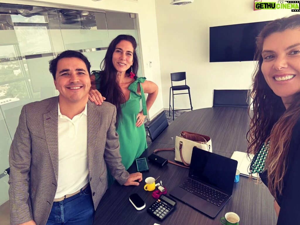 Mey Santamaría Instagram - Cuando conoces a las personas correctas la vida puede ser mejor! Pronto les contaré lo que estamos haciendo junto a @juanfra_labbe y @angelapascui #Miami #vidanueva #proyectos