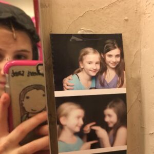 Mia Sinclair Jenness Instagram - #selfies #dressingroomselfies #mirrormirror #mabeltyler ❤️ #matildatour #matildasisters
