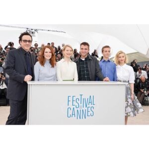 Mia Wasikowska Instagram - Mia with her co-stars of Maps To The Stars #miawasikowska #sarahgadon #juliannemoore #robertpattison #evanbird #johncusack #mapstothestars #cannesfilmfestival