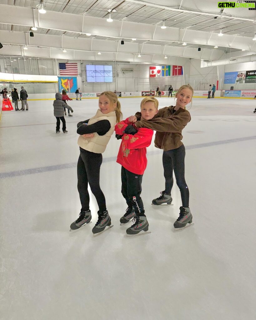 Mia Allan Instagram - Skating into Spring break like….⛸️⛸️. What are your plans this weekend? Binge watch #thereallyloudhouse ? 🙋🏼‍♀️🙋🏼‍♀️