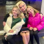 Mia Allan Instagram - Reunited 🥰 @doradolphinofficial @ellaallanofficial @miaallanofficial #twins #twinsofinstagram #theallantwins #love #beautiful #photooftheday #photography #photo #skincare #skincareroutine #fashion #fashionblogger #fashionstyle #actor #actress #actorslife #actors #ella #mia #ellaallan #miaallan #loudhouseliveactionseries #loudhouse #nickelodeon #paramount #lola #lana #janethevirgin #jane #janethevirginedit
