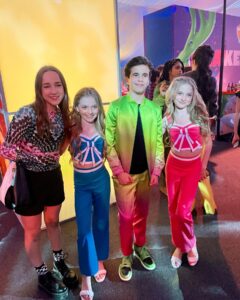 Mia Allan Instagram - NOW & THEN ➡️➡️➡️ Loved seeing our @singleparentstv buddies again! @devintrey08 you were missed💕 #twins #twinsofinstagram #theallantwins #love #beautiful #photooftheday #photography #photo #skincare #skincareroutine #fashion #fashionblogger #fashionstyle #actor #actress #actorslife #actors #ella #mia #ellaallan #miaallan #loudhouseliveactionseries #loudhouse #nickelodeon #paramount #lola #lana #janethevirgin #jane #janethevirginedit