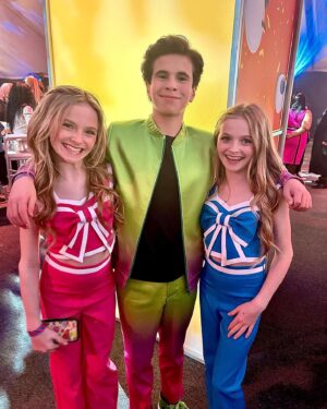 Mia Allan Instagram - NOW & THEN ➡️➡️➡️

Loved seeing our @singleparentstv buddies again! @devintrey08 you were missed💕

#twins #twinsofinstagram #theallantwins #love #beautiful #photooftheday #photography #photo #skincare #skincareroutine #fashion #fashionblogger #fashionstyle #actor #actress #actorslife #actors #ella #mia #ellaallan #miaallan #loudhouseliveactionseries #loudhouse #nickelodeon #paramount #lola #lana #janethevirgin #jane #janethevirginedit