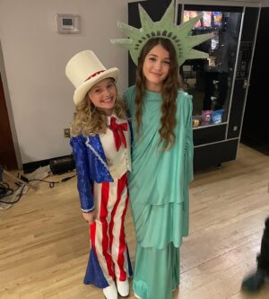 Mia Allan Instagram - It’s the 84th annual Royal Woods Kids have Talent Show 🎉 

More photos to come 😘😘

#twins #twinsofinstagram #theallantwins #love #beautiful #photooftheday #photography #photo #skincare #skincareroutine #fashion #fashionblogger #fashionstyle #actor #actress #actorslife #actors #ella #mia #ellaallan #miaallan #loudhouseliveactionseries #loudhouse #nickelodeon #paramount #lola #lana #janethevirgin #jane #janethevirginedit