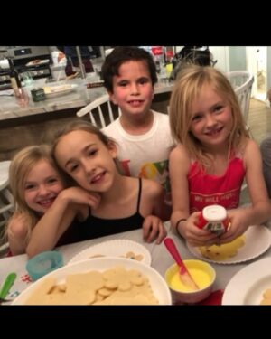 Mia Allan Instagram - NOW & THEN ➡️➡️➡️

Loved seeing our @singleparentstv buddies again! @devintrey08 you were missed💕

#twins #twinsofinstagram #theallantwins #love #beautiful #photooftheday #photography #photo #skincare #skincareroutine #fashion #fashionblogger #fashionstyle #actor #actress #actorslife #actors #ella #mia #ellaallan #miaallan #loudhouseliveactionseries #loudhouse #nickelodeon #paramount #lola #lana #janethevirgin #jane #janethevirginedit