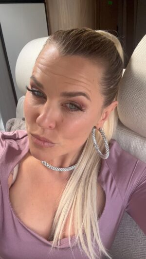 Mia Skäringer Instagram - en liten lunchwail 🐻❤️💋 @therealgulletussan