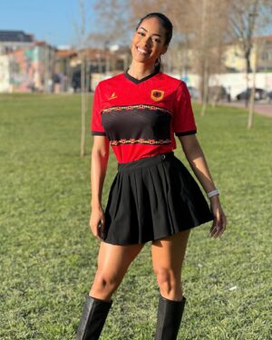 Micaela Reis Instagram - FORÇA ANGOLA 🇦🇴

Obrigada por nos fazerem sentir vivos e inspirados! 🇦🇴❤️