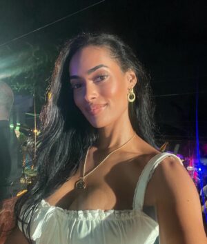 Micaela Reis Instagram - Preciso da vossa opinião ☺️❤️

Depois de Luanda, Benguela, Bocoio e Namibe…

Em que província deve ser a próxima exibição do filme “JOIA” ? 

Deixem a vossa opinião nos comentários❤️

#joiaofilme