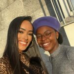 Micaela Reis Instagram - Hoje celebramos o adeus ao @conversasaosul, com reencontros de pessoas que há muito tempo não via :) Foi tão bom!! Não percam hoje, às 21h o último @conversasaosul na RTP África!! A ti David parabéns por teres apresentado este programa de forma tao brilhante. Can’t wait to see what the future holds for you 🤍 ** Vejam o último vídeo 😅😂