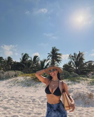 Micaela Reis Instagram - Una chica muy feliz de vacaciones con sus amigos :)🇲🇽

Vejam os dois últimos slides ☺️🐢