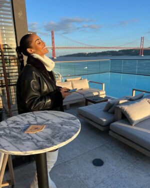 Micaela Reis Instagram - Sol de Inverno ☀️

#Lisboa#ootd