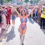 Micaela Schäfer Instagram - Wie jedes Jahr war ich wieder beim @schlagermove in Hamburg dabei! Danke @stefanschneider_bild @bildhamburg @bild , dass ich dabei sein durfte. Ich liebe Anlässe ohne Kleiderordnung und wenn es verrückt, bunt und schrill sein darf ❤️ 🌈 Morgen zeuge ich Eich mit wem ich gefeiert habe 💄 @nellabrandt_mua 📸 @tobiasdoerer #schlagermove #schlagermovehamburg #schlagermove2024 #ichfindschlagertoll