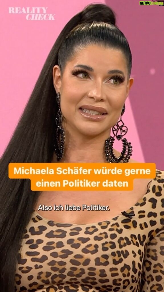 Micaela Schäfer Instagram - Knallhart in unserem Reality Check: Micaela offenbart, dass sie Politiker magisch anziehen. In einen sehr bekannten Politiker hat sie sich sogar verliebt hat und behauptet: „Der ist so sexy”! 🫣❤️ Das ganze Interview könnt ihr über den Link in Bio anschauen 👉🏻 @rtl_exclusiv #RealityCheck #RTL #Youtube