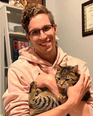 Michael Bruner Instagram - Reunited 😻 I’m so happy to be back with my girls: Lila, Meghan, and Sasha! I’m back in Minnesota, and it’s time to adjust to post-BB life! It’s been a whirlwind, and up next on the agenda is to go through all of your messages! #bb24 #catsofinstagram