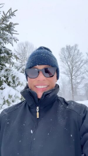 Michael Michele Instagram - New Yorks first Winter blast!❄️
I actually LOVE IT! Woohoo! 
Welcome Home Moi!🎿⛷️
-
-
#winter #january #happiness #happyplace