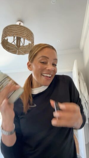 Michael Michele Instagram - Because you all KEEP asking me so here ya go!
Coconut oil isn’t just for cooking ya’ll!🥥
-
#noretouch #nofilter #natural #cleanbeauty #nolighting