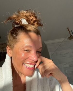 Michael Michele Instagram - Good morning! 
Be the REAL YOU🙌🏽🙏🏽
-
#nofilter #natural #skin #women #noretouching #clean #naturalskincare #cleanskin #faceoil