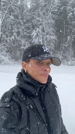 Michael Michele Instagram - February New York - 57 degrees yesterday
1 FOOT of snow today🤣🥶