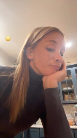 Michael Michele Instagram - When your Type A, Banker, sister arrives with a printed schedule for Christmas for each family member. Daily exercise regimen included!🎄🤪
How’s your Holiday!😆