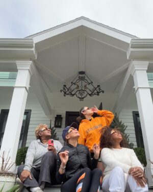 Michael Michele Instagram - What does @ncisverse @theequalizercbs with a little old school @warnerbrostv ER thrown in, have in common?
A THESPIAN ECLIPSE VIEWING YA’ll🙌🏽🌖🌞🎟️🎥🎭
-
@lorrainetoussaint @cchpounder and our dear London dancer🙌🏽
-
A celestial moment in 2024 🌎