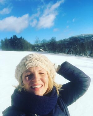 Michaela Badinková Instagram - Nadechnout se z plna plic na horách … hmm… jsem v sedmým nebi🤪❤️☀️☃️❄️ #milujemehory #relax  #priroda
