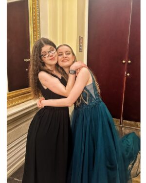 Michaela Pecháčková Instagram - MOJE ŽENY❤️

Já jsem tak vděčná za kamarády, co kolem sebe mám❤️❤️ Holky děkuju, že jste přišly, užila jsem si to moc díky vám 🙏🏻 (pardon za fotky plné hanby, ale vy mi to odpustíte😂😂❤️🙏🏻) maturák užit !!!

Pár dní tu ještě budu spamovat s marurákem (ale vy mi to taky odpustíte určitě❤️😁)