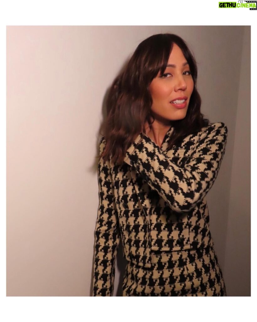 Michaela Conlin Instagram - 💘What a lovely evening 💘 Thank you @stylistmelissalynn styling @claraleopard hair @shaynagold makeup #onetruelovesmovie