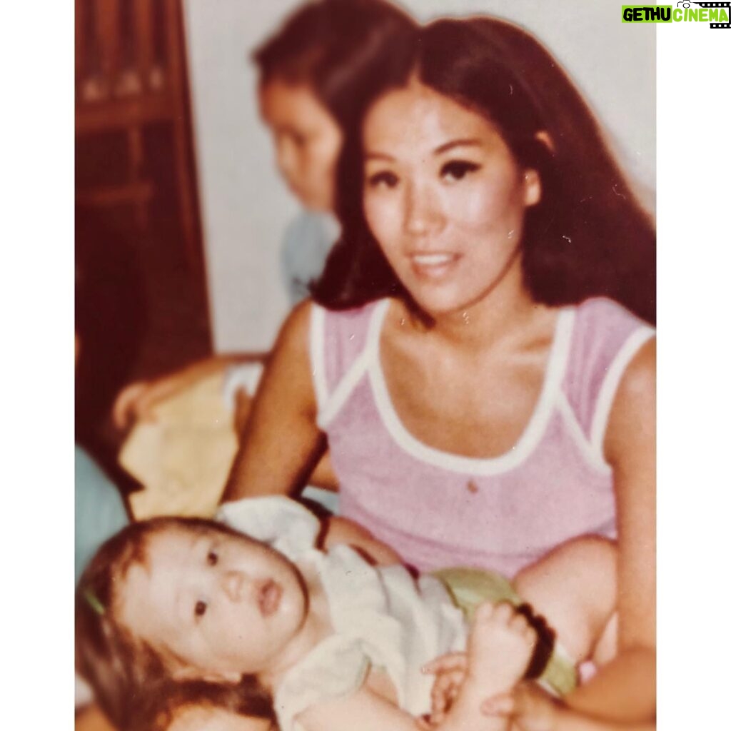 Michaela Conlin Instagram - mom & me 🌸