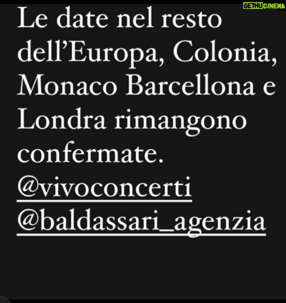 Michela Giraud Instagram - Grazie a tutti, le persone che vengono a vedermi live hanno la priorità per me e le spiegazioni erano dovute. Ci vediamo presto. Grazie alle persone che lavorano con me, ai promoter di Bruxelles e Parigi per il sostegno ricevuto e agli amici che mi hanno scritto. @katia_tellone @cristianabaldassari @andrearitrovato @clementezard @vivoconcerti @baldassari_agenzia @claudiascuderi @fedebisi @martinapirli . . . #live #toureuropeo #michelagiraud #standupcomedy