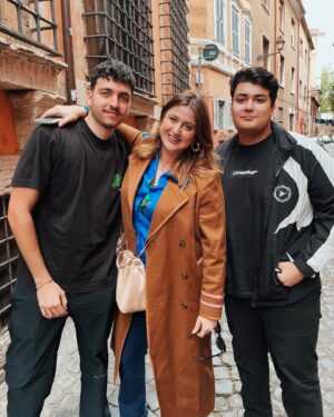 Michela Giraud Instagram - Ok sì è più che palese: alla fine ci siamo amati 🥰
La puntata con @michelagiraud è fuori ora su YouTube e Spotify 🎙️
Ci teniamo a mandare un grande saluto ironico a due posti completamente casuali: il Mamiani e il Circeo 👋🏻