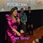 Michela Giraud Instagram - Ciao a tutti, ringrazio la città di Roma per questo mirabolante weekend di presentazioni. Grazie al Muccassassina, a Latte Fresco al Poppe Party, grazie al Cinema Lux, Odeon, Barberini e Andromeda ma soprattutto grazie a lui: il signor Attanasio. Sembrava impossibile dopo la signora Franca e la signora Liliana trovare un nuovo guerriero, ma ci siamo riusciti. Flaminia è ancora al cinema, correte a vederlo. Il 25 Aprile ci vediamo a SPOLETO al cinema @salafrau alle ore 18:00 e alle ore 21:00, con me ci sarà un ospite speciale, Cristina ❤️ il 29 Aprile invece ci vediamo a TARQUINIA al @cinemaetruscotarquinia alle ore 21:15