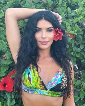 Michele Plaia Instagram - Kauai smoke. Literally the name of the strip mall store I strolled up to eat near by- wearing this. A series of smoke, wilted flowers and horns proceeded later. 🔥🚗💨🌺😜 

P.S. outfit designed by me :)