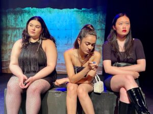 Michele Selene Ang Instagram - still waiting for the 6 train 🚊😮‍💨 @theblanktheatre