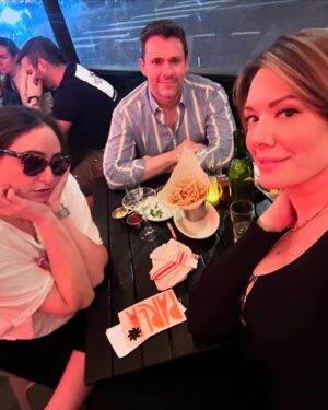 Michelle Collins Instagram - Just my 3 comedy idols having a shrimp/fry/3 martini dinner. Wild how these 2 angels will be making appearances with me on T*UR which starts next week!!!
