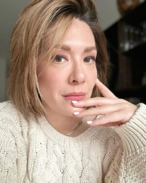 Michelle Collins Instagram - Before and after recording 4 shows today including one where I DIDN’T HIT FUCKING RECORD. Truly @lasculturistas kelly karma at its finest. @brianjmoylan I owe you dinner! cc @bravohistorian @bryansafi @themichcollshow also this @prada lipstick in 101 is my everyday go to lately 💋