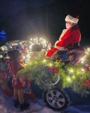 Michelle Harrison Instagram - Christmas magic! ✨ When one of your friends who is an unbelievable event planner teams up with another friend who is an incredible costume designer, and they create the most magical night for families on a small island…magic happens. Delighted children, cold and happy families, and memories to last a lifetime. Thank you @bowen_events ❤️